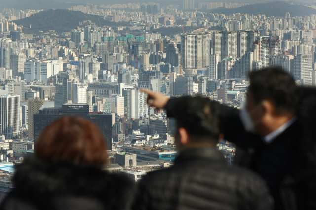 서울 남산에서 바라본 시내 아파트 단지의 모습.연합뉴스