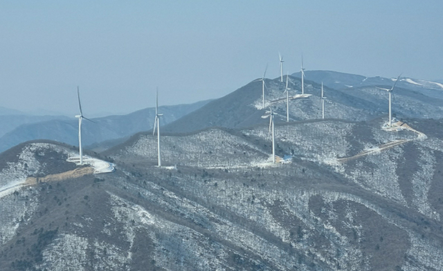 12일 강원 정선군 함백산 풍력단지 일대./연합뉴스