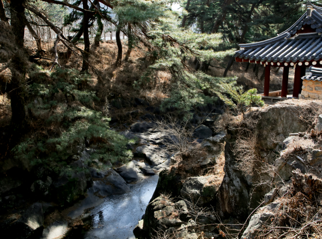 ‘정감록’에 십승지 중 첫 번째로 꼽힌 풍기 금계리 금선계곡에 자리한 정자 금선정. 금계 황준량이 평소 즐겨찾던 곳으로 사후 200년이 지난 뒤에 세워졌다.