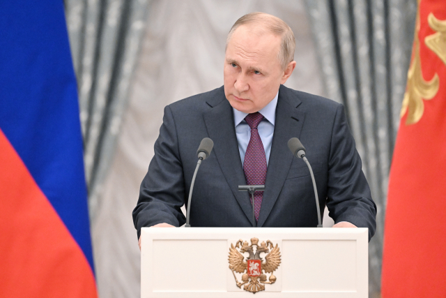 블라디미르 푸틴 러시아 대통령이 22일(현지 시간) 모스크바 크렘린궁에서 러시아와 아제르바이잔 간 협력 소식을 발표하고 있다. 타스연합뉴스
