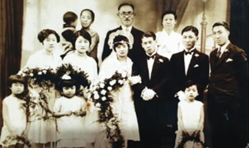 지난 1929년 중국 상하이에서 열린 이석영 선생 손녀 이온숙 씨의 결혼식 사진. 당시 주례는 도산 안창호 선생(뒷줄 가운데)이 맡았다. [국가보훈처 제공. 재판매 및 DB금지]