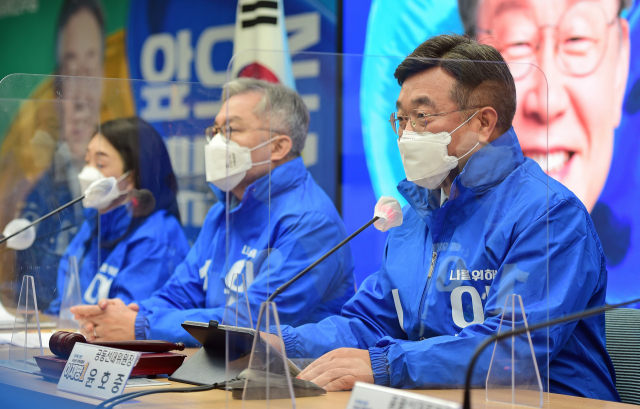 윤호중 더불어민주당 원내대표가 25일 서울 여의도 당사에서 열린 중앙선거대책위원회의에서 발언하고 있다. / 권욱 기자