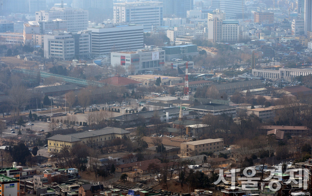 지난 2015년 1월 18일 서울 남산에서 바라본 용산 기지 일대 전경. /서울경제DB