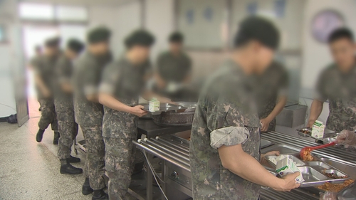 “취사병이 매일 250명 먹는 음식에 소변 섞었다” …육군 장병의 폭로