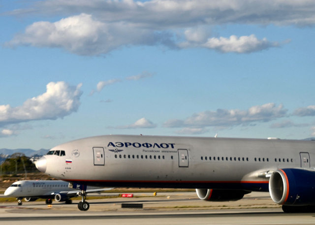 러시아의 아에로플로트 항공기가 22일 미국 로스엔젤레스 국제공항에서 이륙하는 모습/AFP연합뉴스