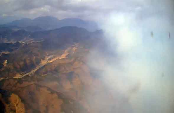 1일 오전 11시께 경남 합천군 율곡면 노양리 야산에서 연기가 발생하고 있다. 사진제공=산림청