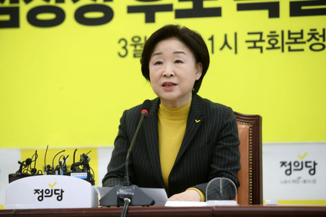 심상정 정의당 대선 후보가 3일 국회에서 특별 기자회견을 하고 있다./연합뉴스