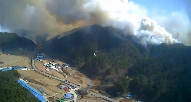 [영상] 울진 산불 확산…불씨 한울원전 주변까지 날아들어