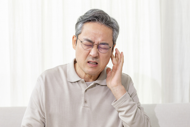 이명은 국내 성인의 20.7%가 앓고 있을 만큼 흔한 질환이다. 이미지투데이