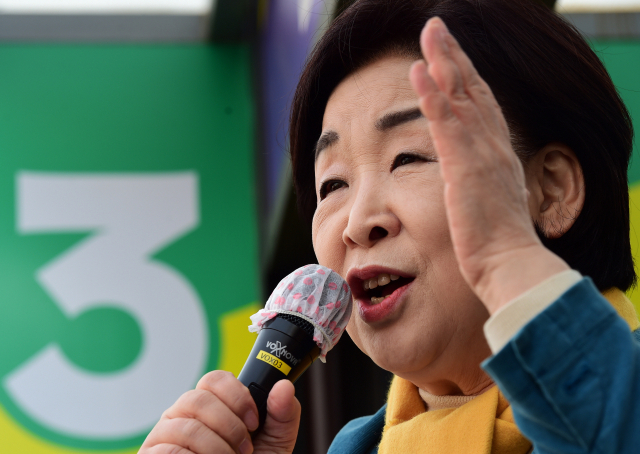 심상정 정의당 대선 후보가 8일 오후 서울 성북구 안암역 인근에서 열린 유세에서 지지를 호소하고 있다. 성형주 기자