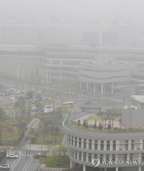 관가 '이념화된 부동산·탈원전 교통정리 해야'