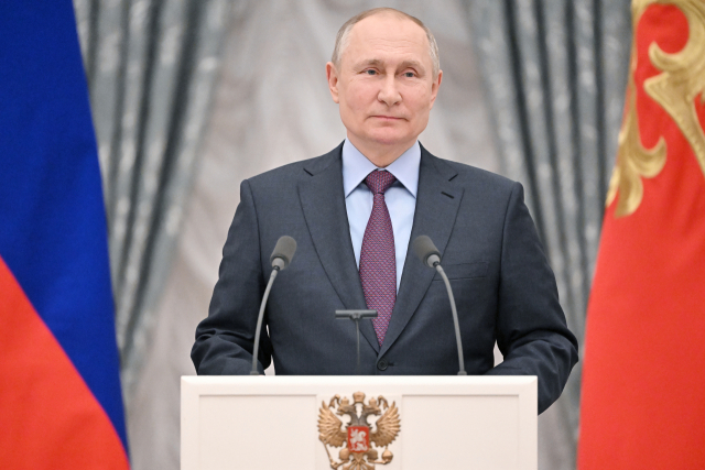블라디미르 푸틴 러시아 대통령이 취재진 앞에서 발언하고 있다. /연합뉴스
