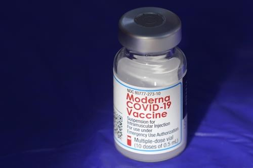 제약사 모더나가 자사의 영유아용 신종 코로나바이러스 감염증(코로나19) 백신에 대한 임상자료를 미국 보건당국에 제출할 예정이다. /AP 연합뉴스