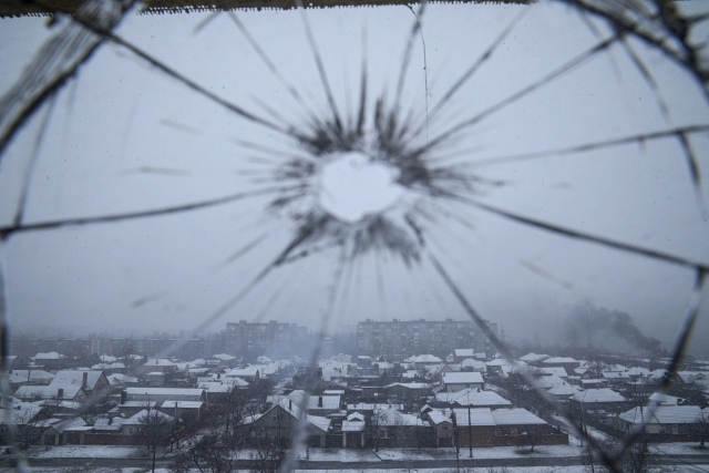 우크라이나 마리우폴에 위치한 한 병원의 창문이 깨져있다. AP연합뉴스