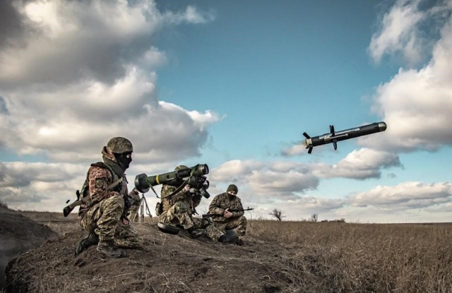 지난해 우크라이나군이 미사일 발사 훈련을 하는 모습. AP 연합뉴스