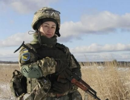 지난 3일(현지시간) 우크라이나 남부 도네츠크와 자포리자 사이 국경에서 치열한 총격전이 벌어졌을 당시 올가 세미디아노바(48)가 러시아군의 총에 맞아 사망했다. 더선 캡처
