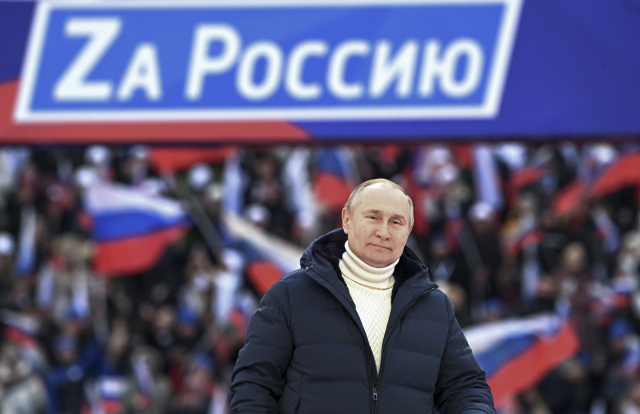 블라디미르 푸틴 러시아 대통령이 18일(현지 시간) 모스크바의 한 대형 콘서트장에서 열린 크름반도 병합 8주년 기념 행사에서 “모든 계획을 반드시 달성할 것”이라며 우크라이나 공격 의지를 재차 강조했다. EPA연합뉴스