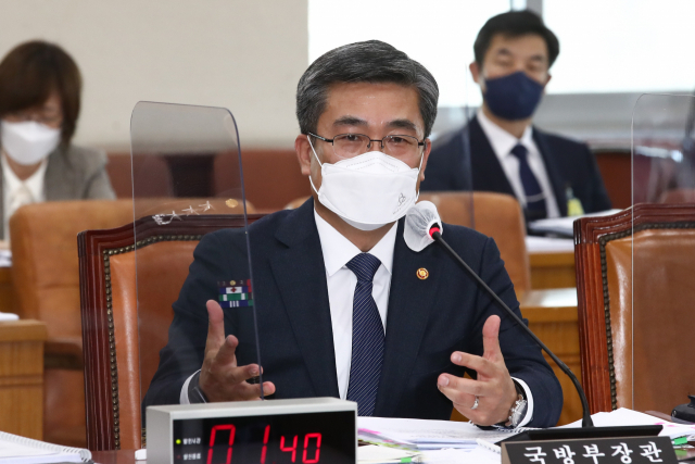 서욱 국방부 장관이 22일 국회에서 열린 국방위원회 전체회의에서 의원 질의에 답변하고 있다./성형주 기자