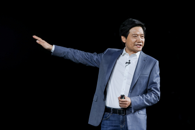 레이쥔 샤오미 회장이 30일 베이징 본사의 '사이언스 앤드 테크놀러지 파크'에서 열린 신제품 발표회에서 '스마트 전기차'를 생산할 자회사 설립 계획을 밝혔다. 샤오미 제공