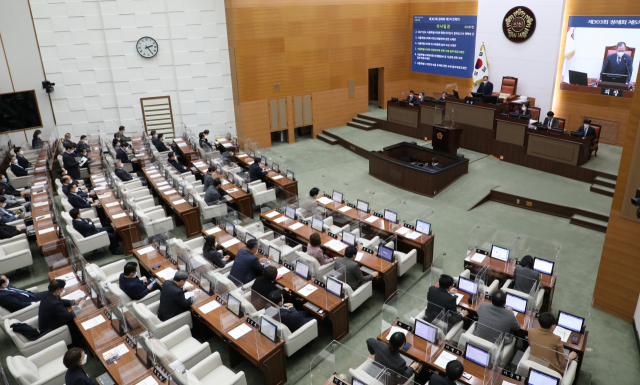 지난해 12월 22일 서울시의회가 본회의를 열고 있다. / 연합뉴스