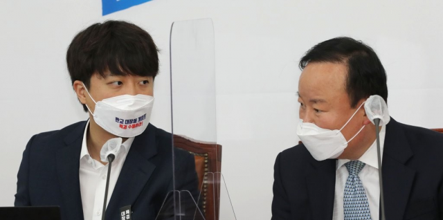 (왼쪽)이준석 대표와 김재원 최고위원. 연합뉴스