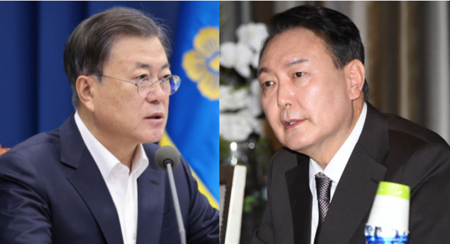 문재인(왼쪽) 대통령과 윤석열 대통령 당선인의 모습./연합뉴스