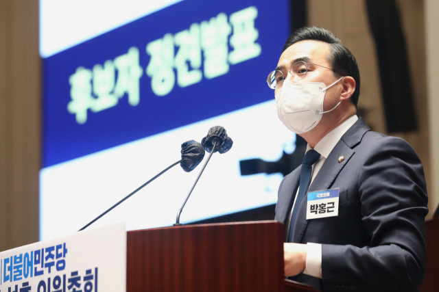 원내대표 후보로 결정된 박홍근 더불어민주당 의원이 24일 국회에서 열린 의원총회에서 정견을 발표하고 있다. / 성형주 기자