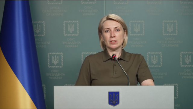 이리나 베레슈크 우크라이나 부총리가 24일(현지시간) 비디오 연설에서 러시아군이 지역 의원 등 14명의 우크라이나 관리를 포로로 잡은 사실을 언급하며 석방을 요구했다. 페이스북 캡처
