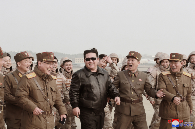 [속보] 북한 김정은 '미국과의 장기적 대결 철저히 준비'