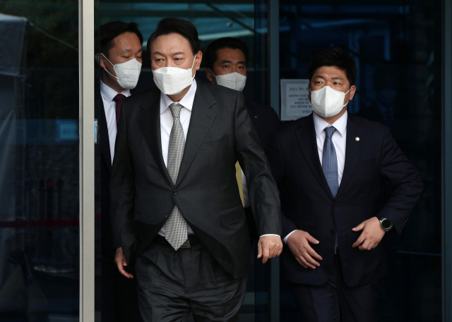'3축체계 복원' 예고한 尹…북한 도발에 취임 전부터 정국 악화