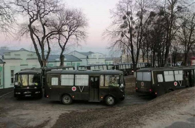 벨라루스에서 목격되고 있는 'V' 표식의 버스들. 트위터 캡처
