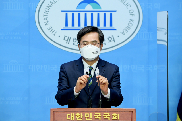 김동연 새로운물결 대표가 29일 국회 소통관에서 기자회견을 하고 있다/ 성형주 기자