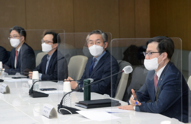 여한구(오른쪽 첫번째) 산업통상자원부 통상교섭본부장이 29일 서울 대한상공회의소에서 인도·태평양 경제프레임워크(IPEF) 민관 태스크포스(TF) 회의를 열고 있다. 사진제공=산업통상자원부