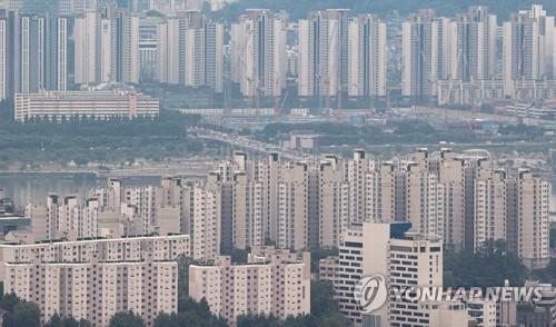 서울 남산에서 바라본 시내 아파트 단지의 모습. [연합뉴스 자료사진]