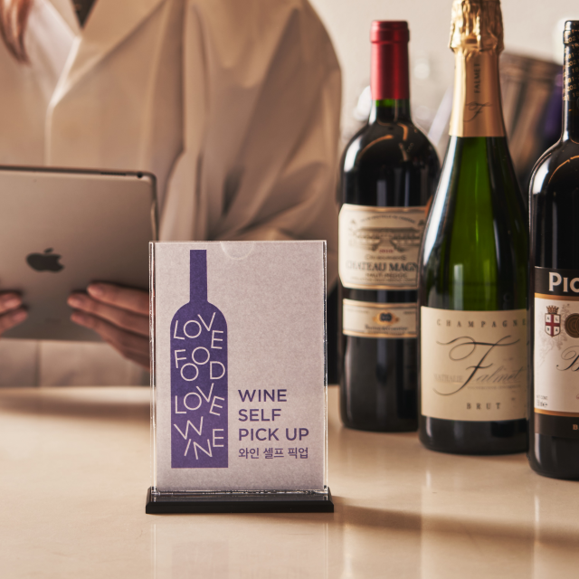 마켓컬리가 아티제 입점을 통해 와인 셀프 픽업 서비스를 시범 론칭했다./사진 제공=마켓컬리
