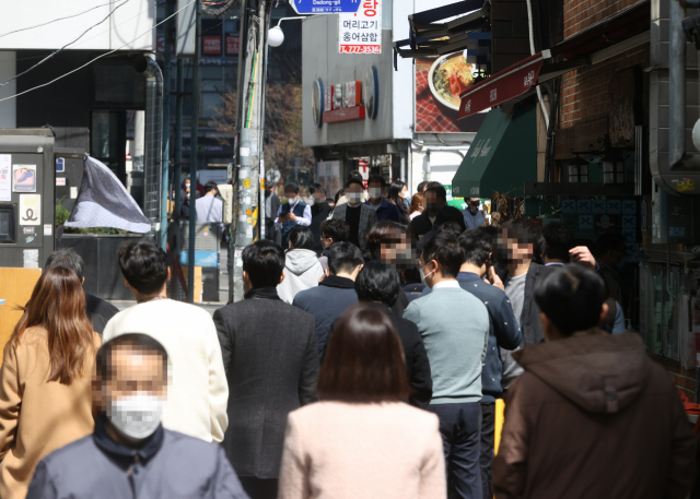 29일 점심시간 서울 중구 무교동 거리 모습. 연합뉴스