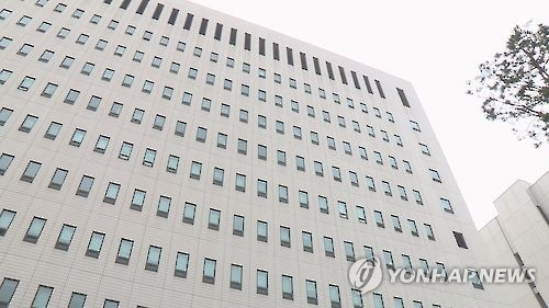 '9호선 휴대전화 폭행' 20대 구속 송치…60대 피해자는 정당방위 인정