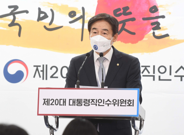 이용호 제20대 대통령직인수위원회 정무사법행정분과 간사가 30일 서울 종로구 통의동 대통령직인수위원회에서 고위공직자범죄수사처(공수처) 간담회 관련 브리핑을 하고 있다./권욱기자