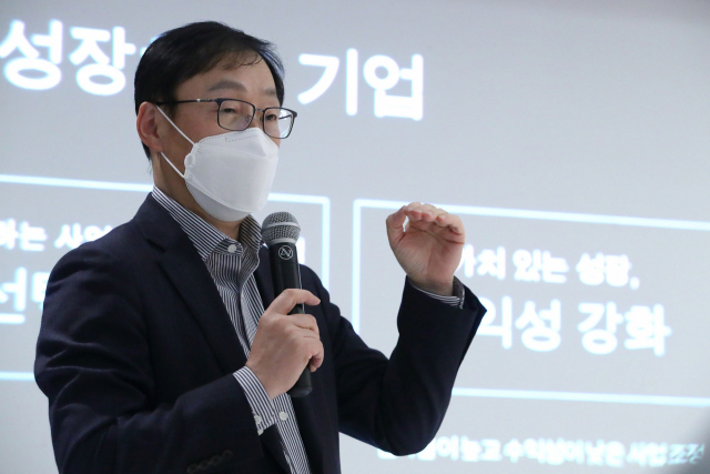 구현모 KT 대표가 1일(현지 시간) MWC 2022 기자간담회에서 발언하고 있다. 사진제공=KT