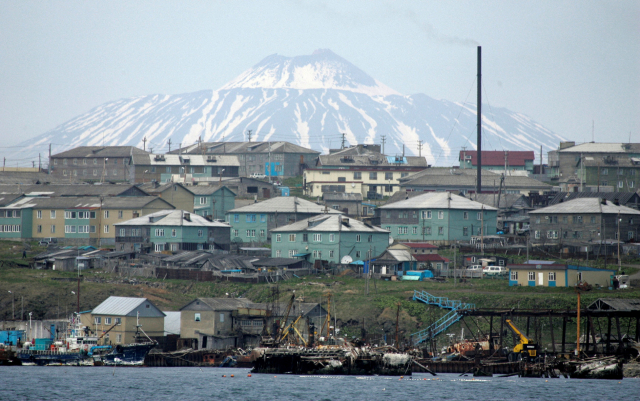 2007년에 촬영된 쿠나시르 섬의 모습. 쿠나시르 섬은 러시아와 일본이 영토 분쟁을 벌이고 있는 쿠릴열도 4개 섬 가운데 하나다. 교도연합뉴스