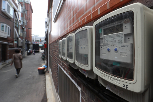 지난달 20일 서울의 한 주택가에 전기계량기가 설치되어 있다./연합뉴스