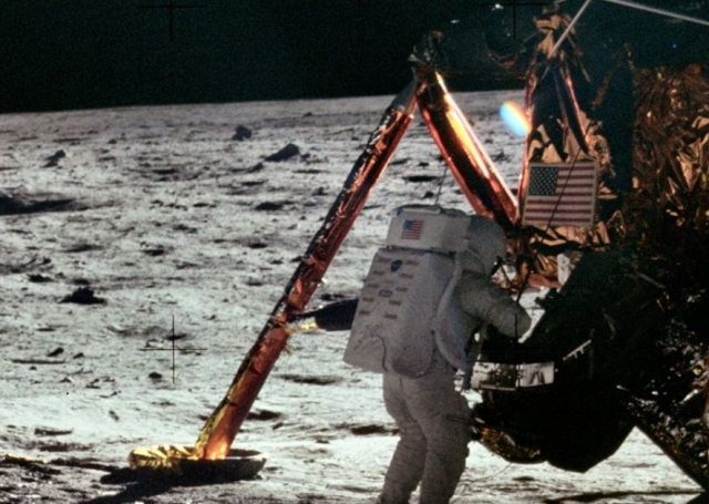 미국항공우주국(NASA)이 아폴로 11호 닐 암스트롱이 달에 착륙해 임무 수행을 준비하고 있는 모습을 공개했다. 연합뉴스=프로젝트 아폴로 아카이브