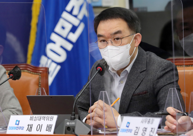 채이배 더불어민주당 비상대책위원이 지난달 18일 국회에서 열린 비상대책우원회의에서 발언하고 있다. / 성형주 기자
