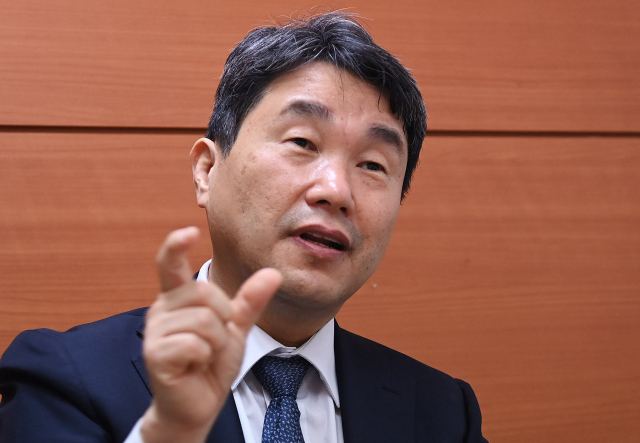 “21세기 학생에 19세기 교육하면 미래 없어…대학이 교육 혁신 허브 돼야” [청론직설]