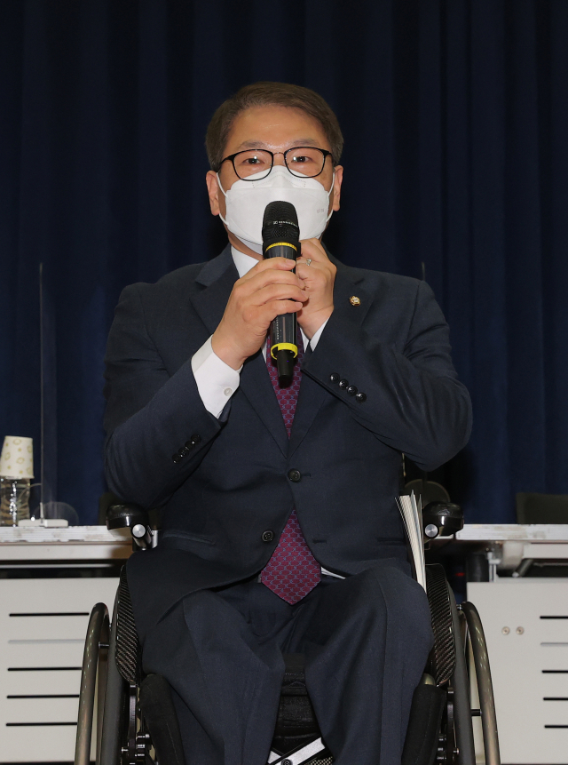 이종성 국민의힘 의원이 1일 오후 국회 의원회관에서 열린 '장애인 개인예산제 도입 방안과 과제' 토론회에서 환영사를 하고 있다./성형주 기자