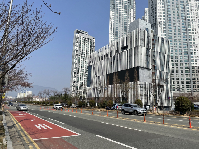 5일 경남 의창구 팔용동에 위치한 창원SM타운 건물이 우두커니 서있다. 박신원 기자
