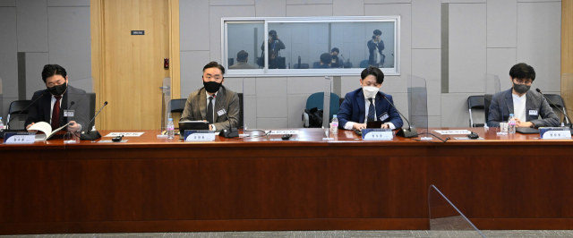 6일 서울 여의도 국회 의원회관에서 열린 '제2회 가상자산의 건강한 산업 생태계 구축을 위한 국회 특별 세미나'에서 가상자산 산업 생태계 확장을 위한 토론이 펼쳐지고 있다./성형주 기자
