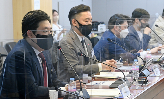 정수호 법무법인 르네상스 대표변호사가 6일 서울 여의도 국회의원회관에서 열린 ‘제2회가상자산 생태계 활성화 국회 세미나’에서 거래소 중심의 IEO에 대해 이야기하고 있다. /성형주 기자