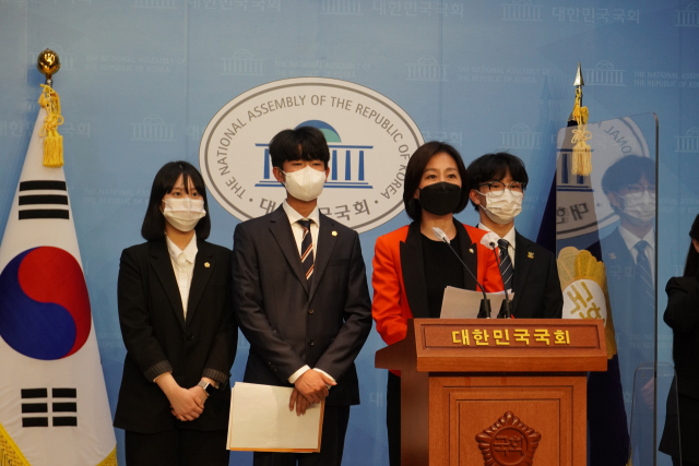 허은아(오른쪽 두번째) 국민의힘 의원이 7일 국회 소통관에서 촉법소년 관련법 개정 기자회견을 하고 있다. 사진=허은아 의원실