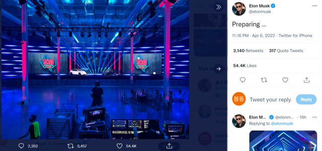 테슬라가 7일(현지 시간) 개최하는 사이버로데오 행사를 준비하고 있다. /일론 머스크 트위터 갈무리
